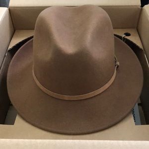 Men’s felt fedora, Leather hat band, large. Stylish dress or field! Gently worn